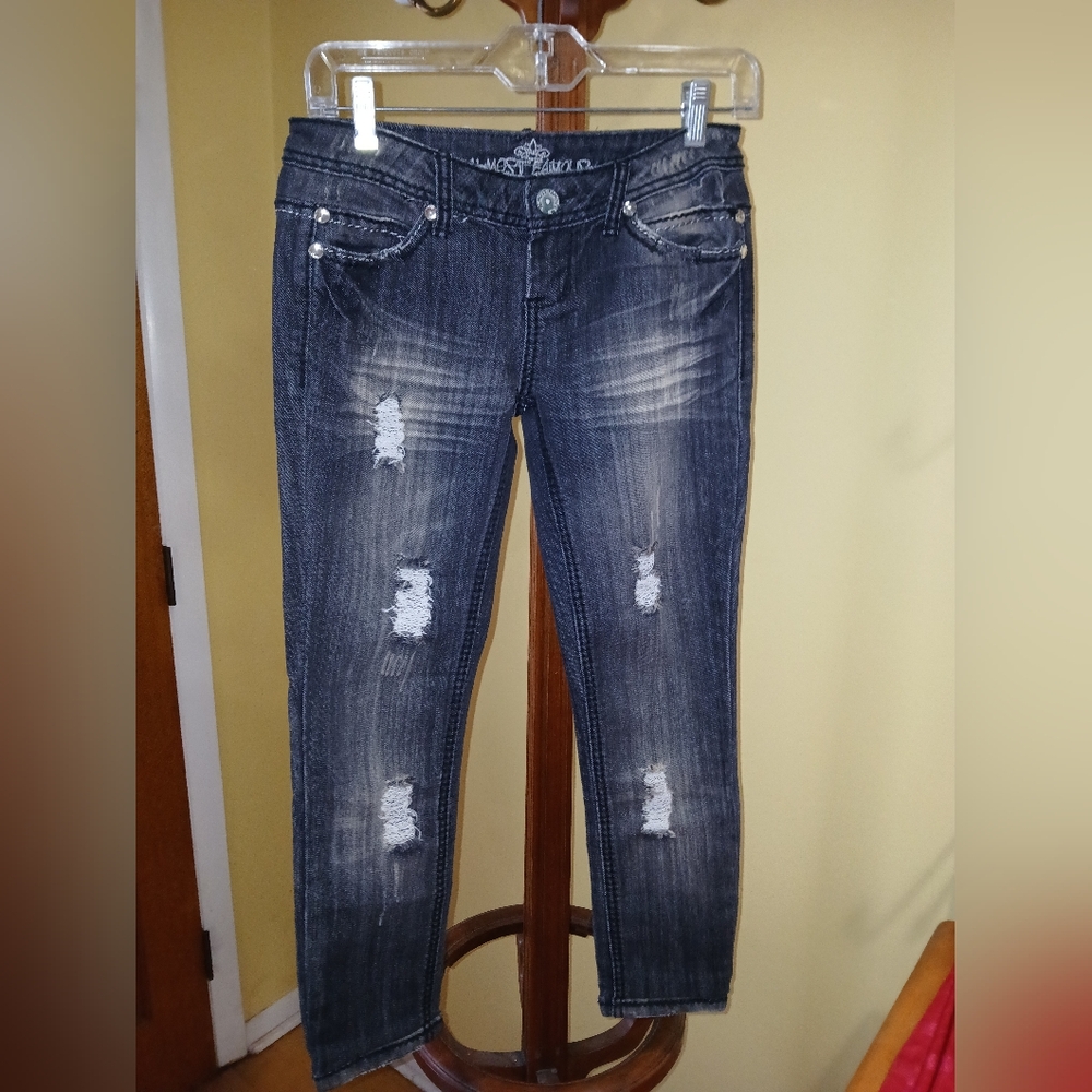 Almost Famous women’s skinny jeans in size 3 NEW